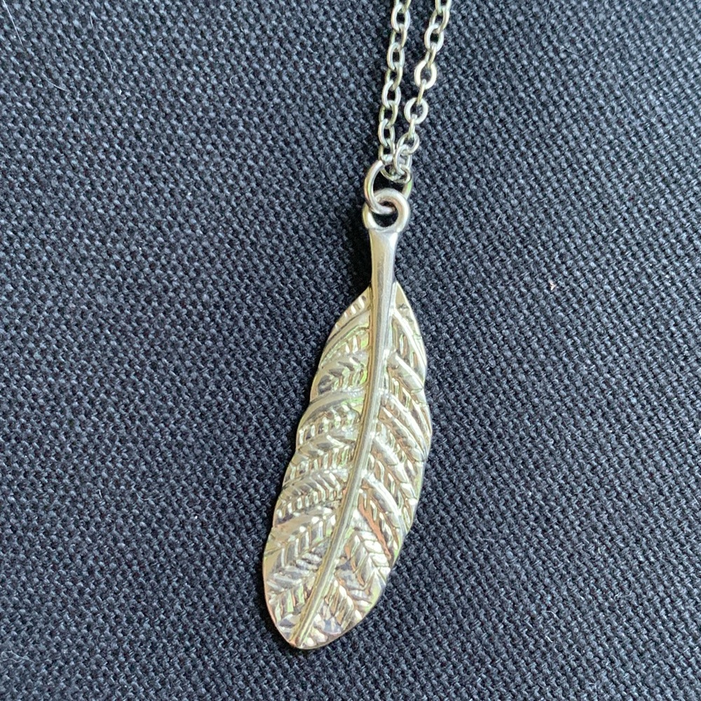 Elegant Silver Feather Pendant Necklace